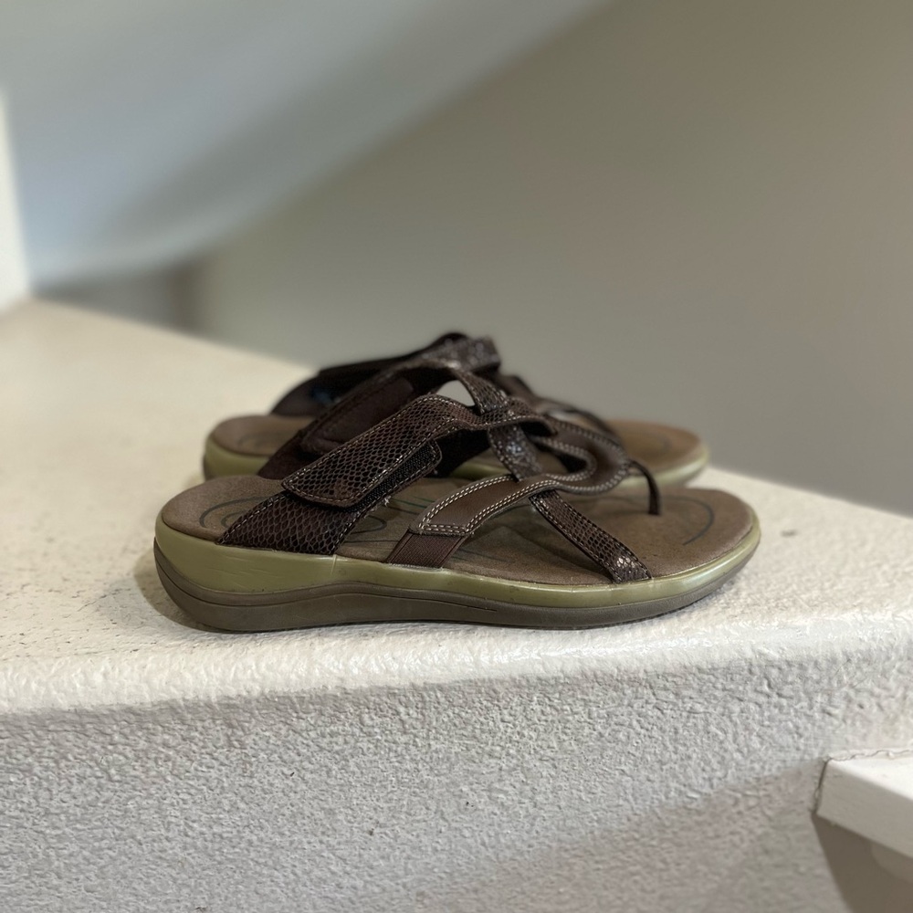 OrthoFeet Clio Sandals Womens Size 9 Wide Brown Straps Slip On Thong Comfort - Picture 2 of 13